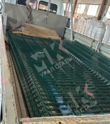 Заборы из сварной сетки 2430х2500х5 секция RAL 6005